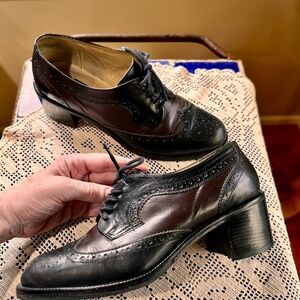 Wingtip Brogues/ Tie Oxfords for Women in Black & Brown Leather  Size 7.5M